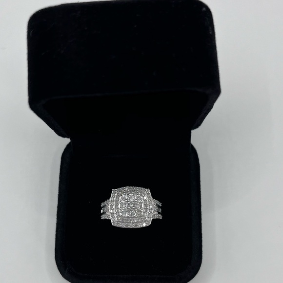 1.00 CT Cushion Cut Natural Diamond Sterling Silver Ring - Picture 3 of 7